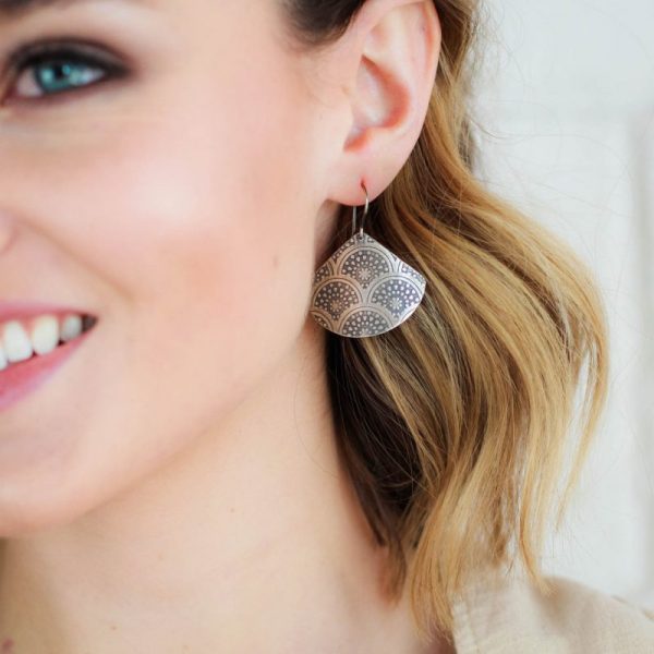 Scalloped Stars Printed Silver Fan Earrings - Image 4