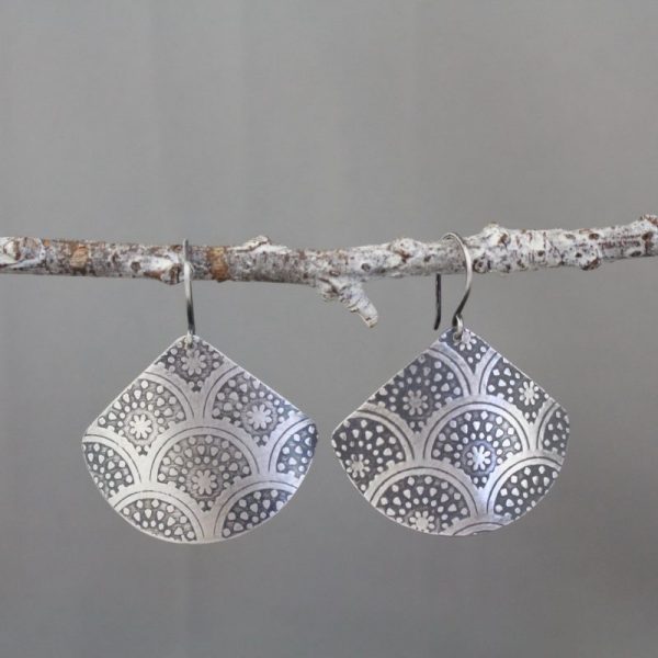 Scalloped Stars Printed Silver Fan Earrings - Image 3