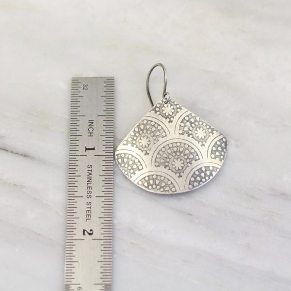 Scalloped Stars Printed Silver Fan Earrings - Image 5