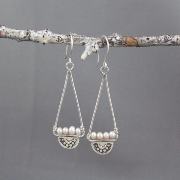 Wanderer Triangle Pearl Earrings - Image 4