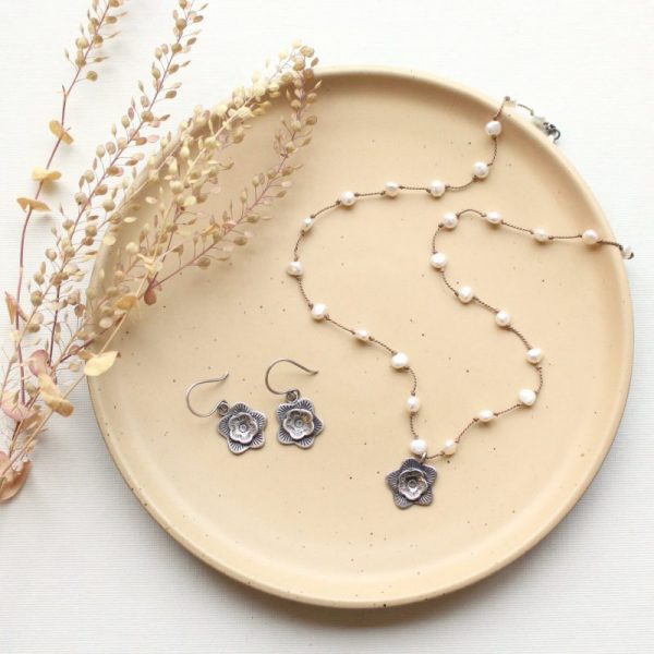 Mini Cactus Flower Knotted Pearl Necklace - Image 6
