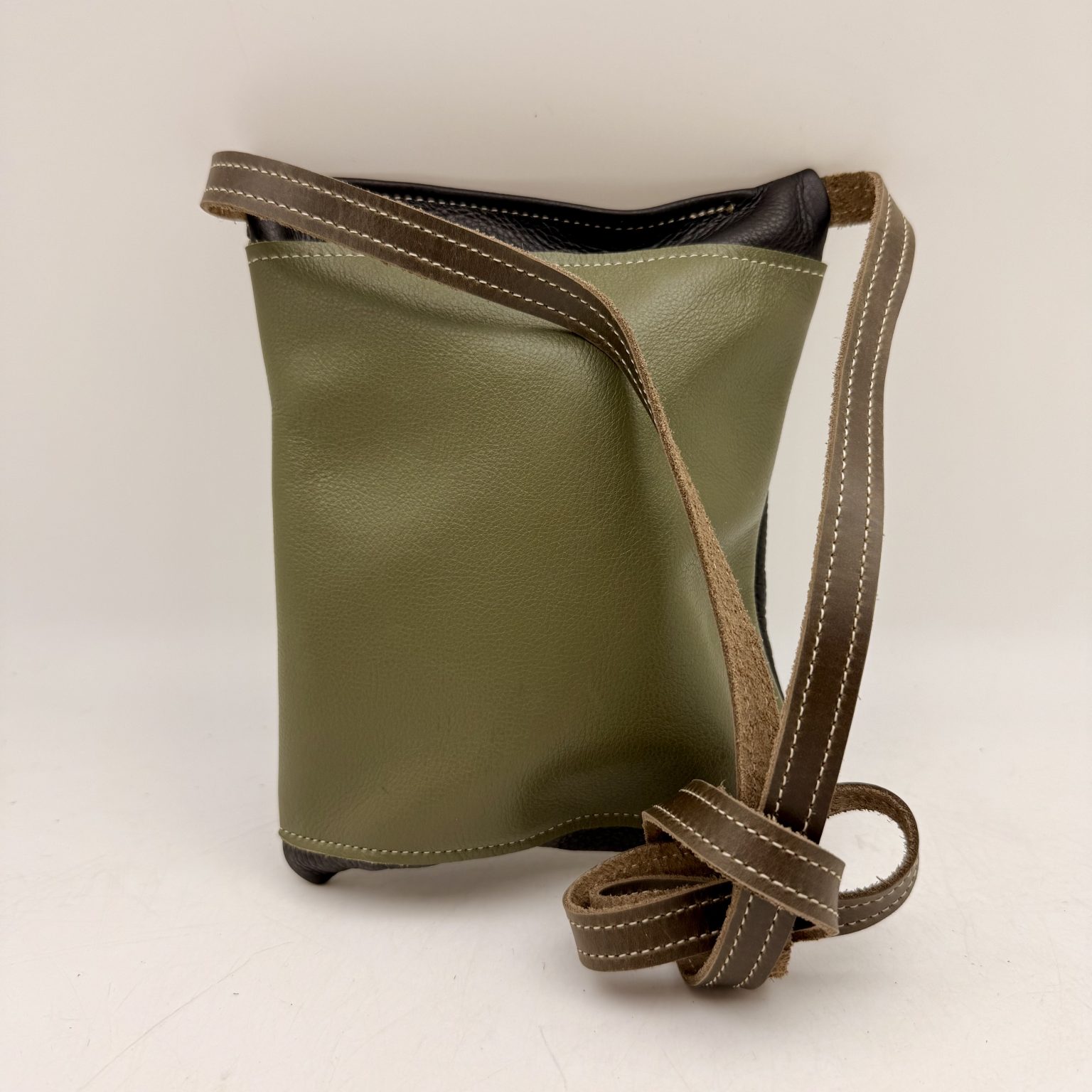Passport Bag by Traci Jo Designs - TJ330 - Image 2